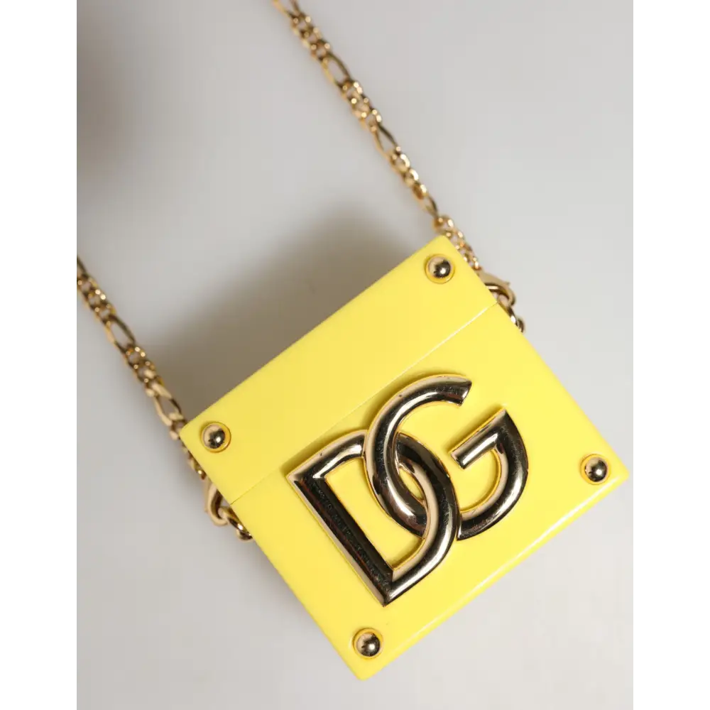 Dolce & Gabbana Gelbe AirPods-Hülle mit DG-Logo-Plakette und Goldkette