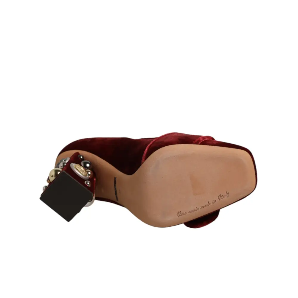 Dolce & Gabbana Rote Samt-Pumps mit Verzierungen - EU38/US7.5