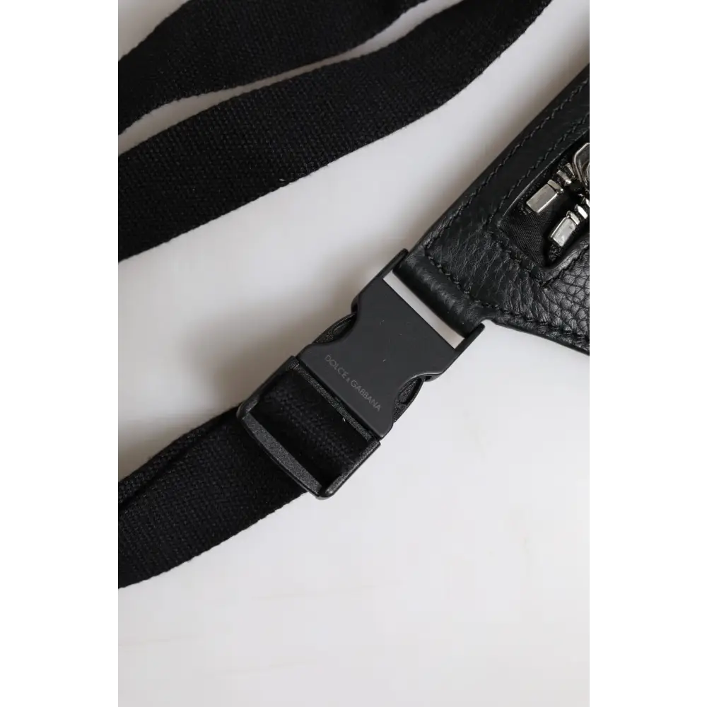 Dolce & Gabbana Schwarzes Kalbsleder Logo Plaque Gürtel Taille Männer Fanny Pack Tasche