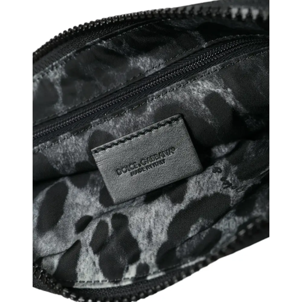 Dolce & Gabbana Schwarzes Nylon Logo Plaque Schlüsselanhänger Tasche Clutch