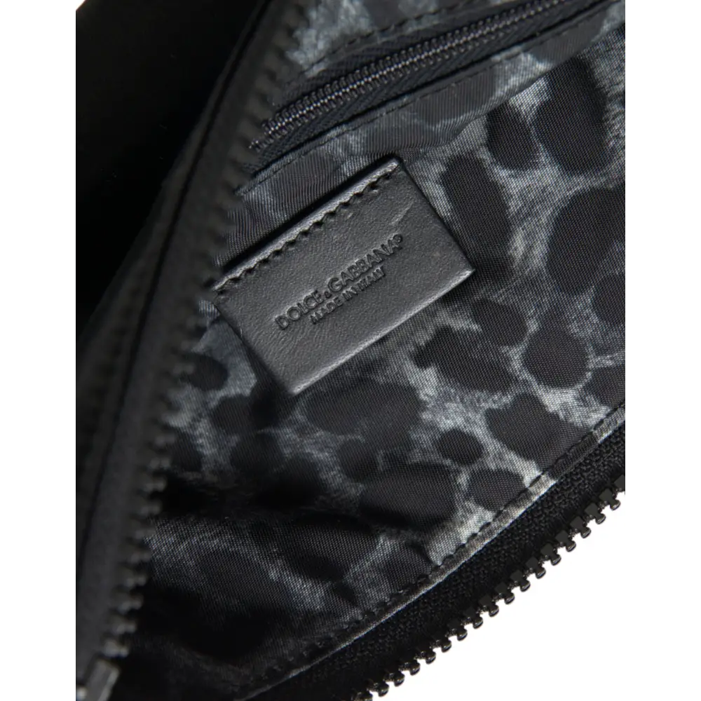 Dolce & Gabbana Schwarzes Nylon Logo Plaque Schlüsselanhänger Tasche Clutch
