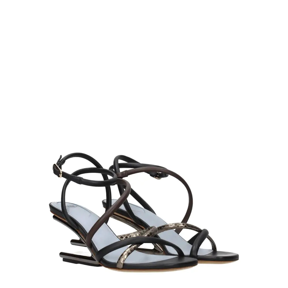 Fendi Flache Sandalen aus Leder in verschiedenen Farben