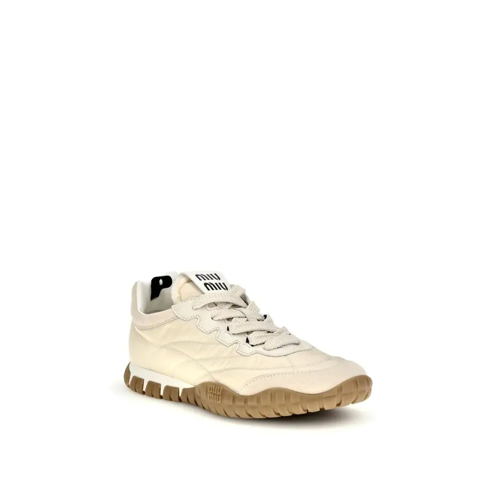 Miu Miu Sneaker aus recyceltem Polyamid in Creme