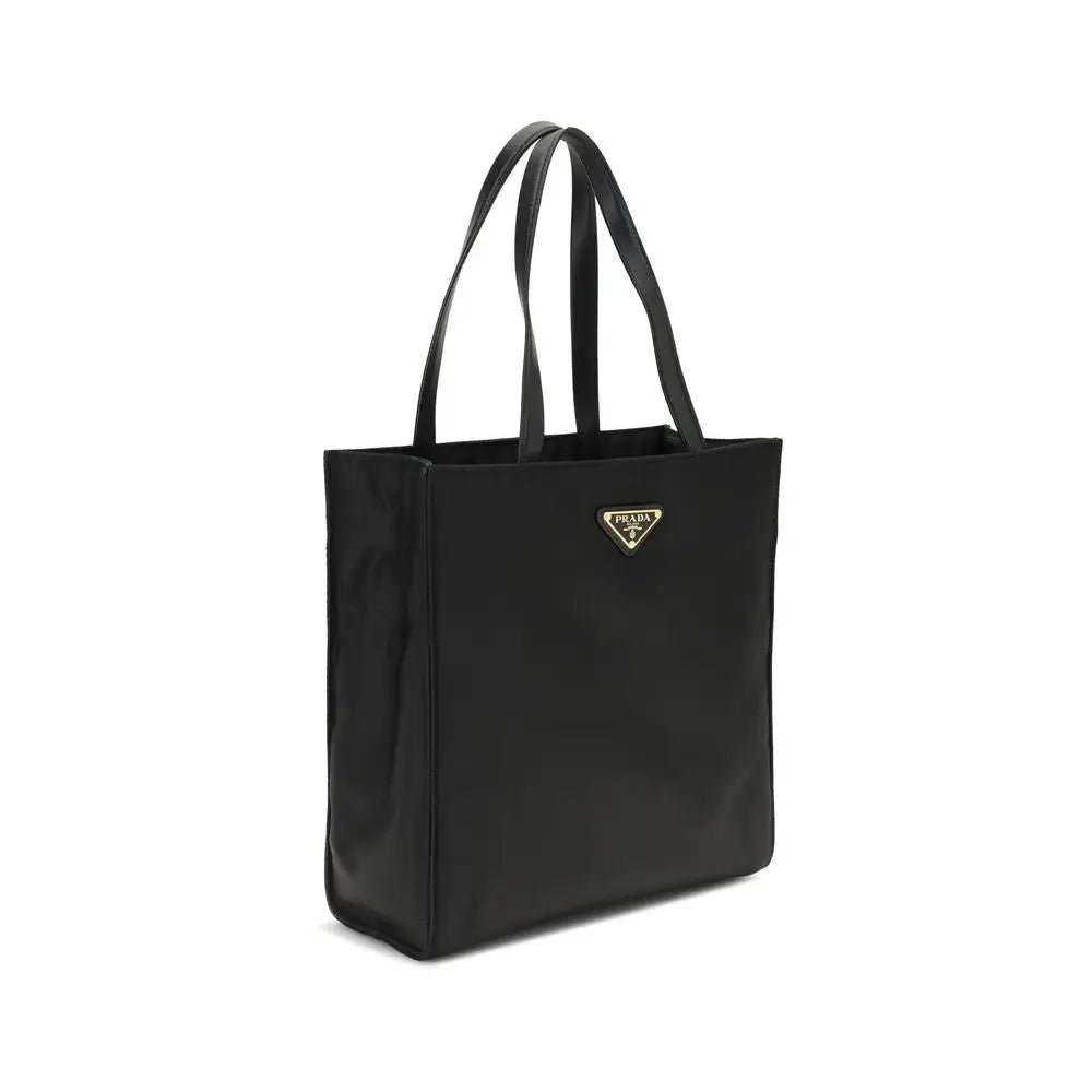 Prada Schwarze Schultertasche aus recyceltem Polyamid