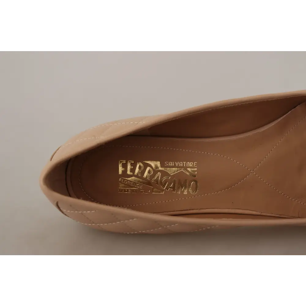 Salvatore Ferragamo Elegante gesteppte Lederflats - schickes zweifarbiges Design - EU35/US4.5