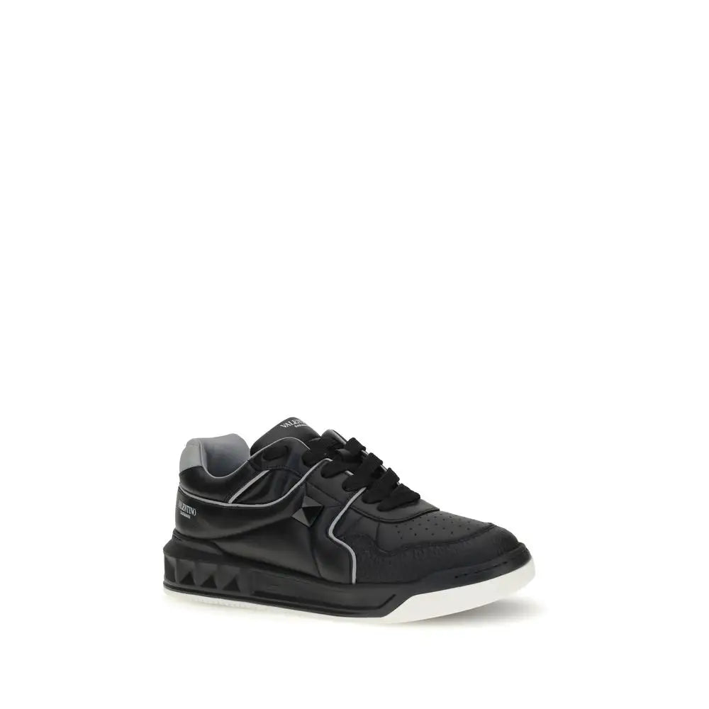 Valentino Garavani Schwarze Low-Top-Sneaker aus Kalbsleder Bos Taurus