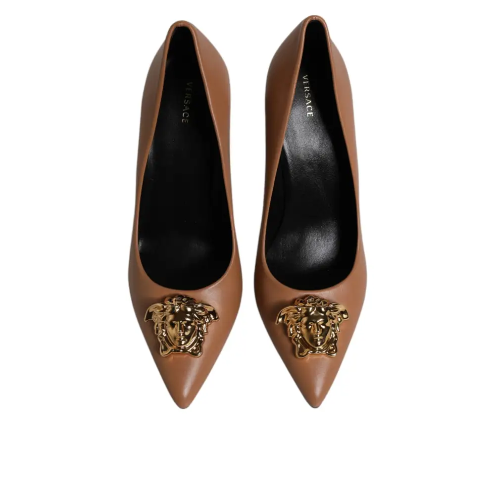 Versace Braun Leder Logo Plaque High Heels Pumps Schuhe