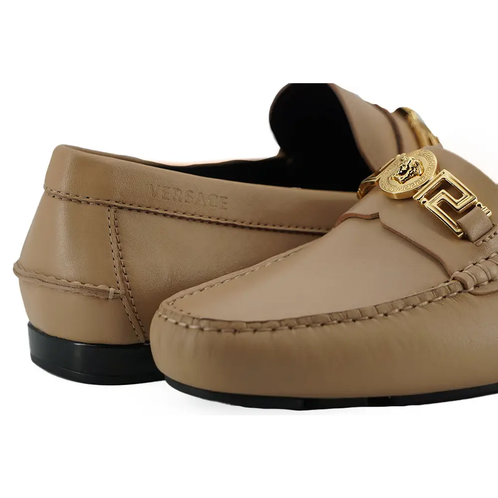 Versace Exquisite Medusa Loafers aus goldfarbenem Leder