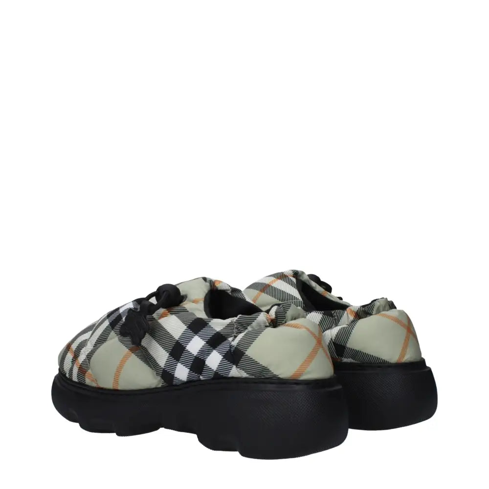 Burberry Slipper aus grünem Stoff