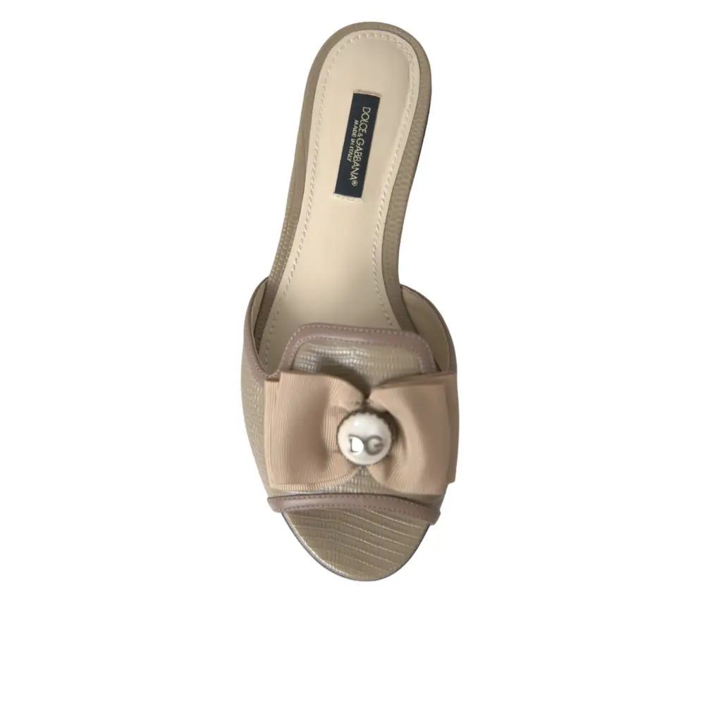 Dolce & Gabbana Beige Logo Perle Flats Sandalen Rutschen Schuhe - EU35/US4.5