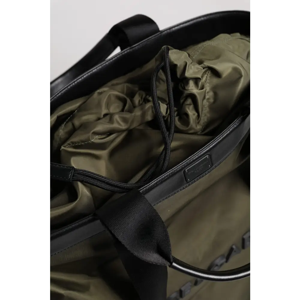 Dolce & Gabbana Militärische grüne Nylon-Schulterriemen-Tragetasche