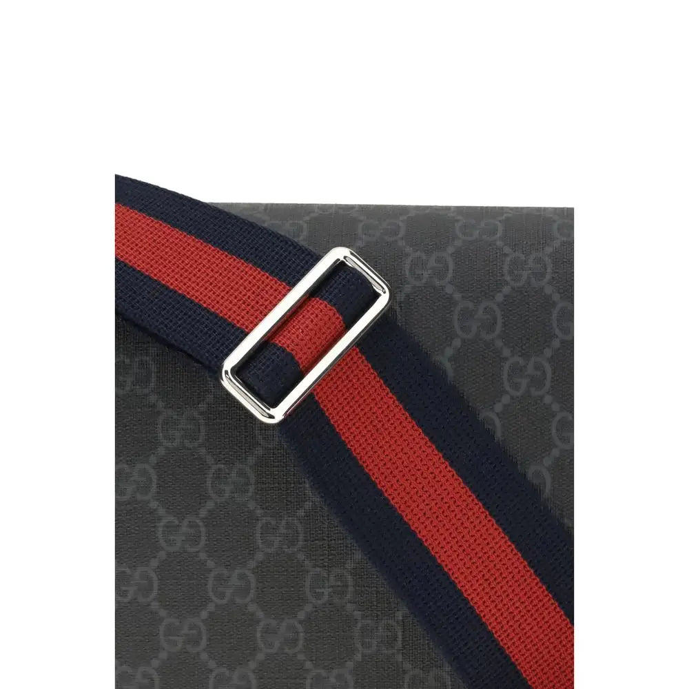 Gucci Schwarze Schultertasche aus Polyethylen