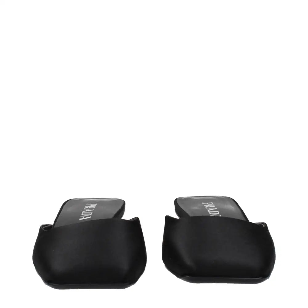 Prada Schwarze Satin-Flachsandalen