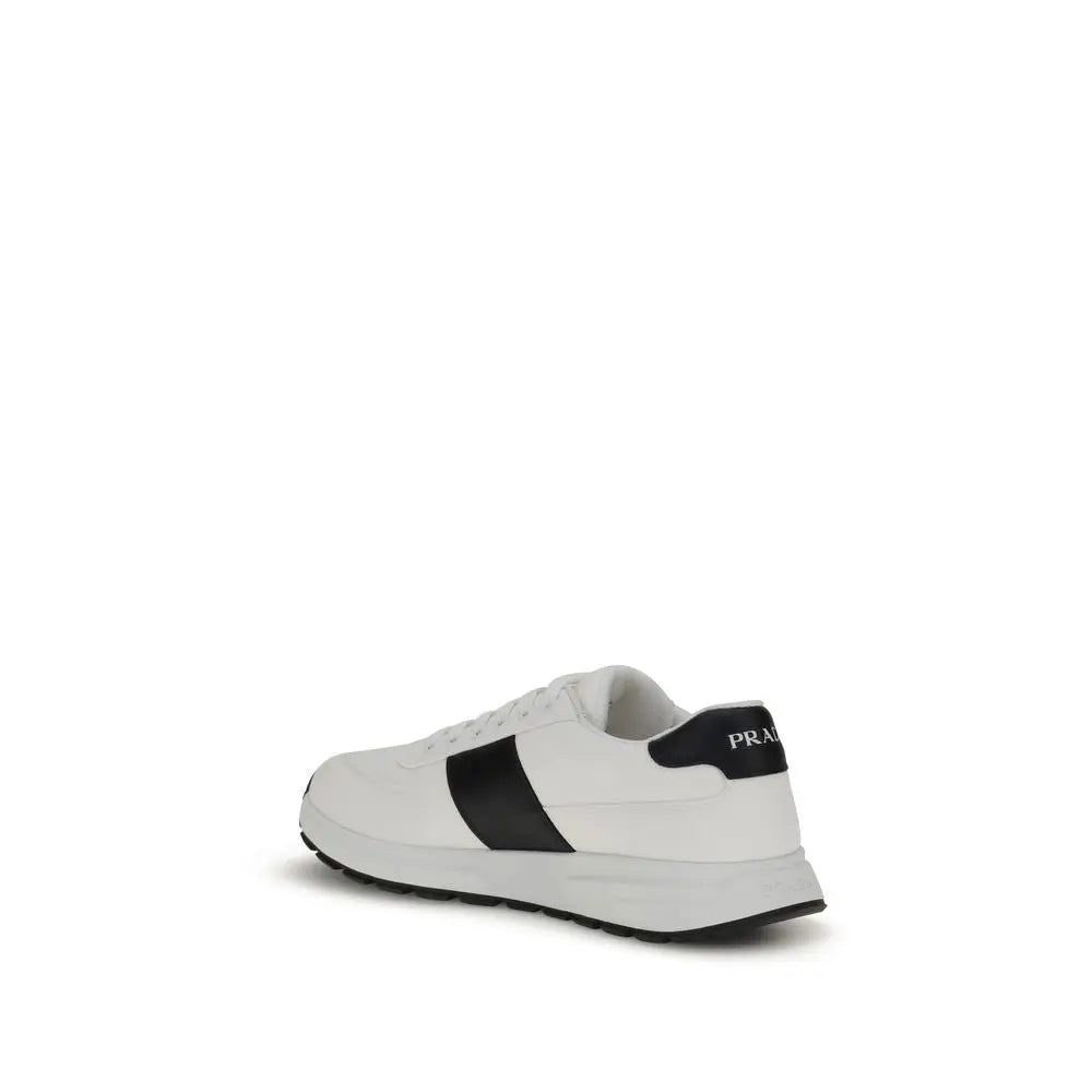 Prada Weiße Kalbshaut Bos Taurus Sneakers mit niedrigem Schaft