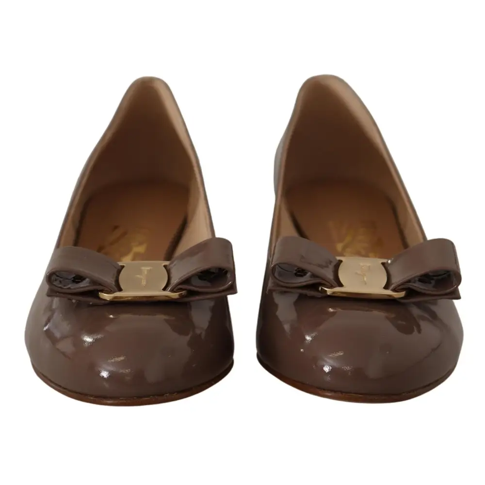 Salvatore Ferragamo Elegante braune Kümmel-Pumps mit Vara-Schleife - EU35/US4.5