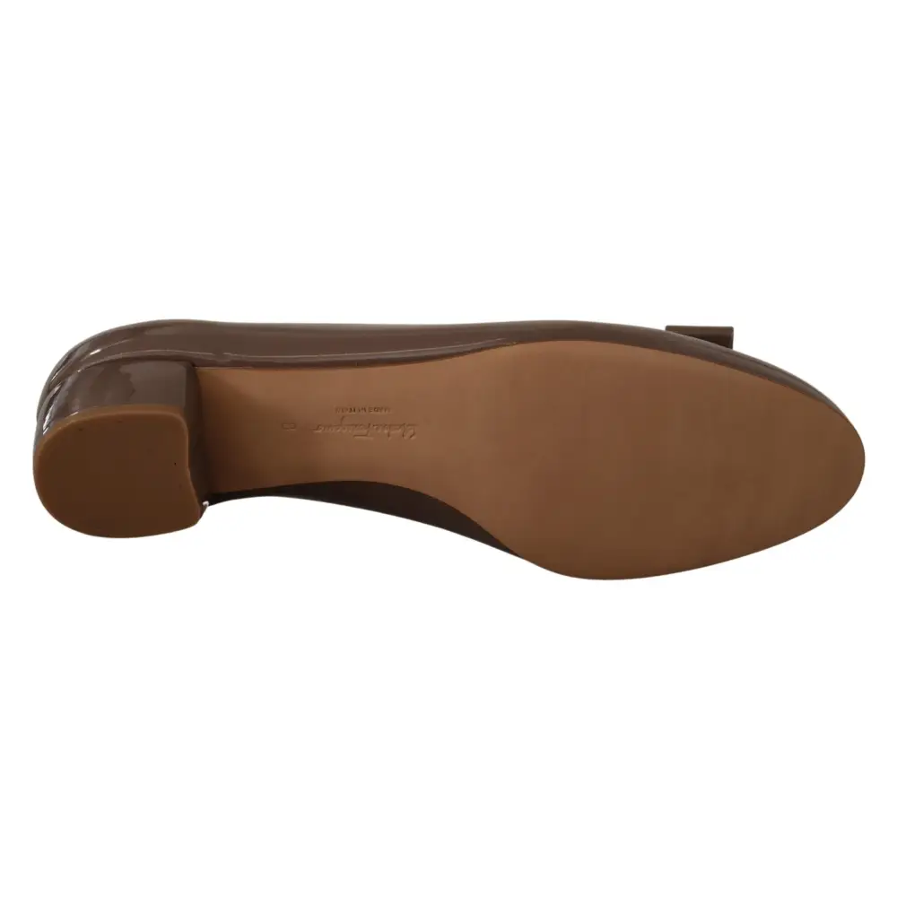 Salvatore Ferragamo Elegante braune Kümmel-Pumps mit Vara-Schleife - EU35/US4.5