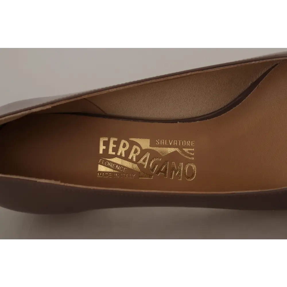 Salvatore Ferragamo Elegante braune Kümmel-Pumps mit Vara-Schleife - EU35/US4.5