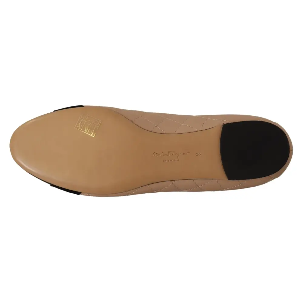 Salvatore Ferragamo Elegante gesteppte Lederflats - schickes zweifarbiges Design - EU35/US4.5