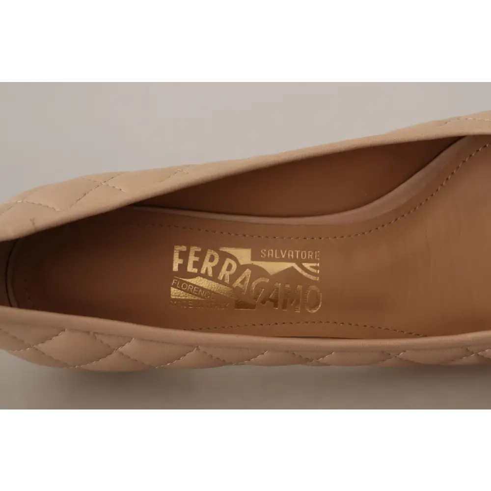 Salvatore Ferragamo Elegante gesteppte Lederpumps in Beige und Schwarz - EU36/US5.5