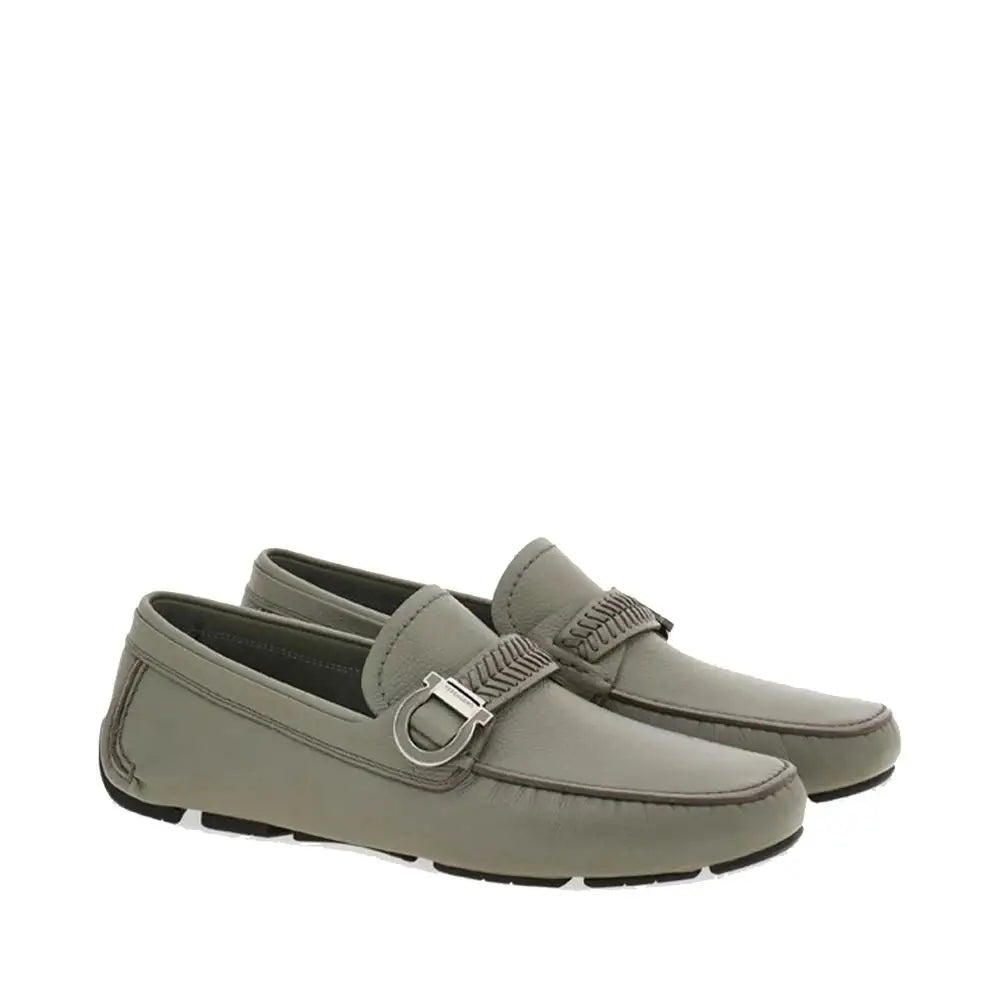 Salvatore Ferragamo Graue Kalbsleder-Slipper - EU43/US10