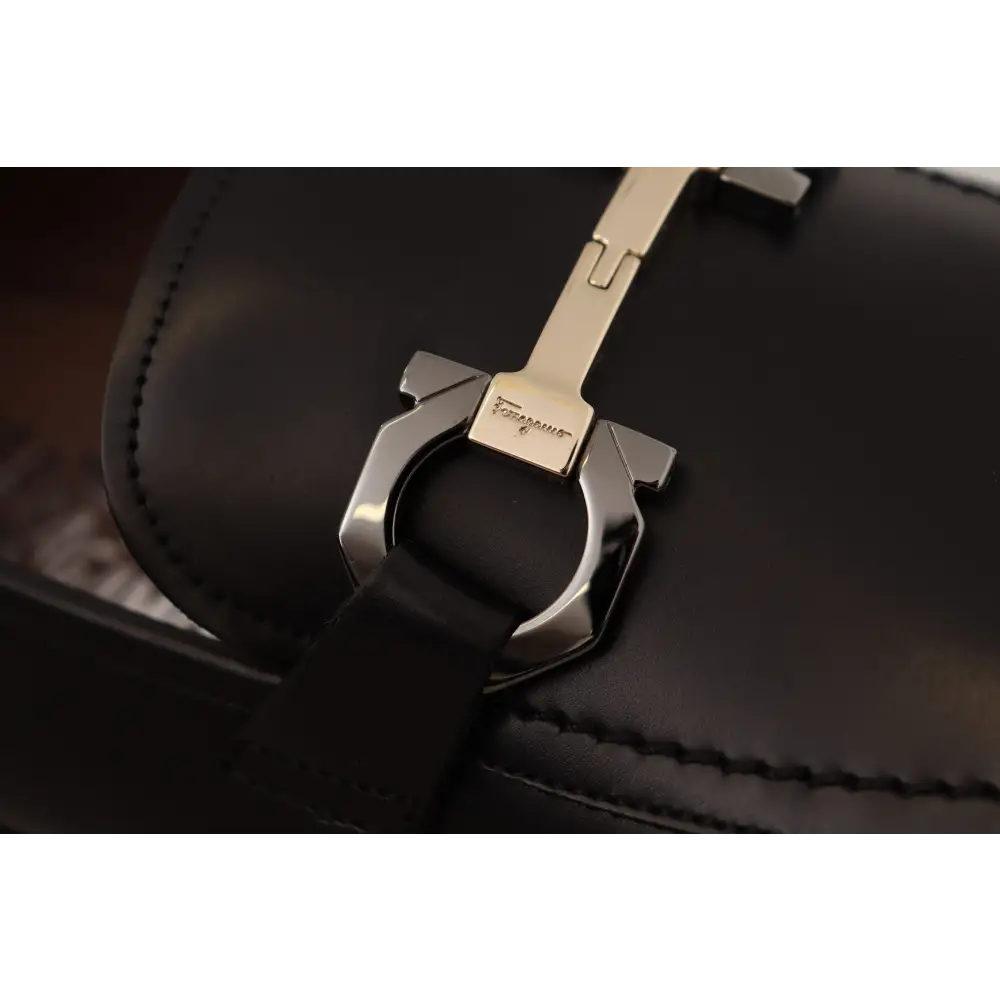 Salvatore Ferragamo Suave Schwarz Leder Gancio Bit Loafers