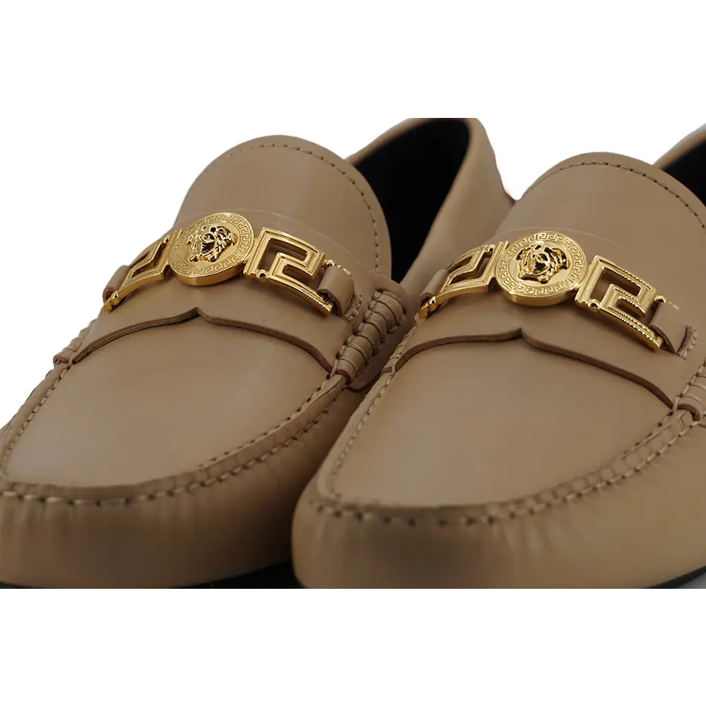 Versace Exquisite Medusa Loafers aus goldfarbenem Leder